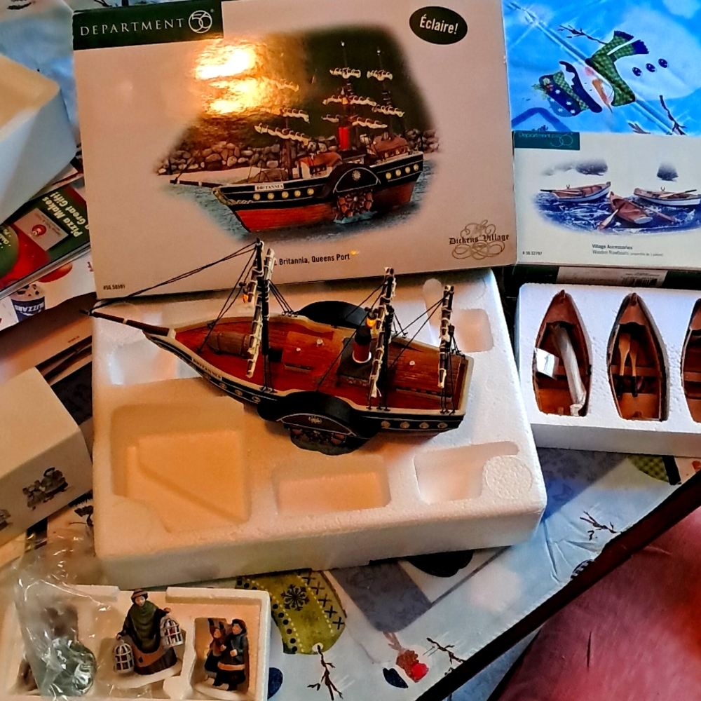 Dept 56 HMS Britannia, Queens Port etc excellent condition (set 3 boxes)